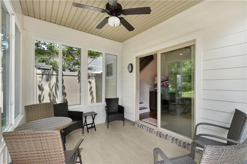 Experience Coastal elegance and convenient Island living in this - photo 15