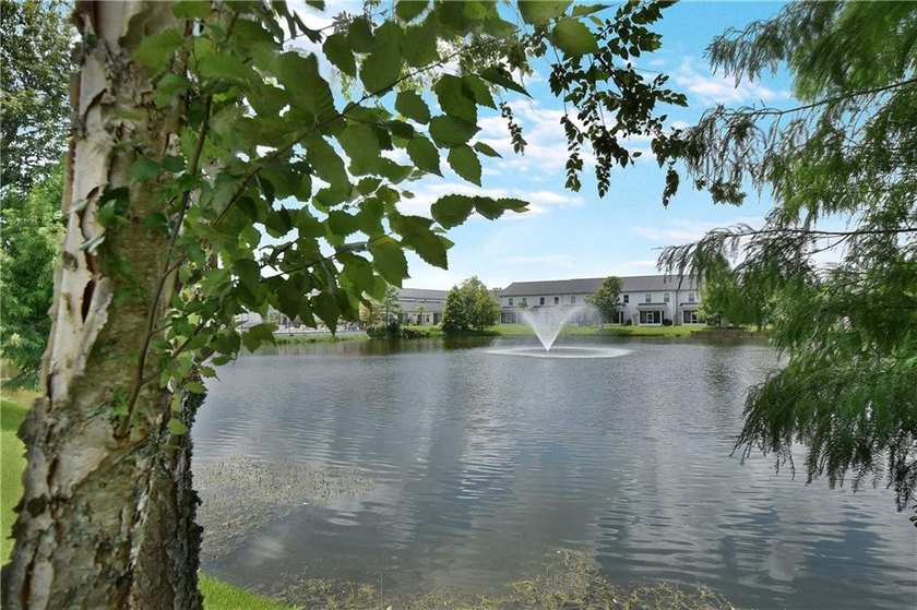 Experience Coastal elegance and convenient Island living in this - photo 17