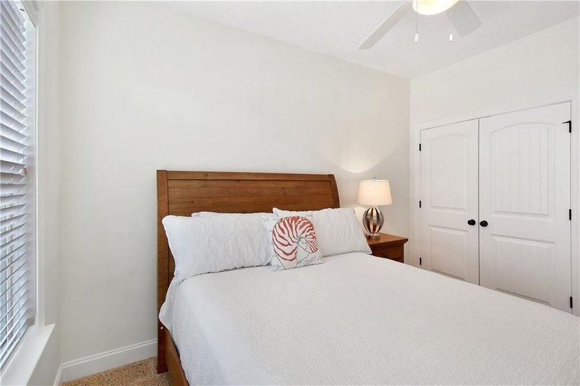 Experience Coastal elegance and convenient Island living in this - photo 29
