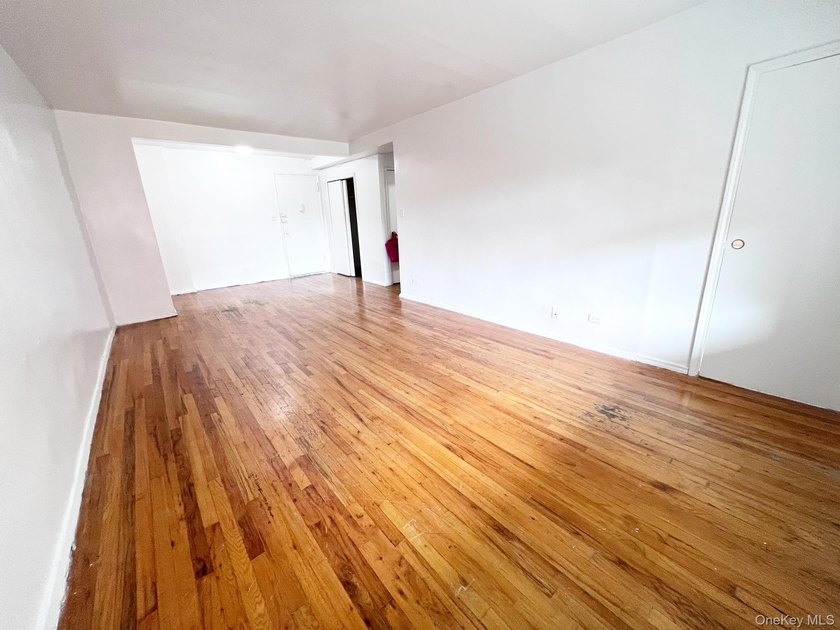 Welcome to this bright and spacious A-line 2-bedroom, 1-bath - photo 8