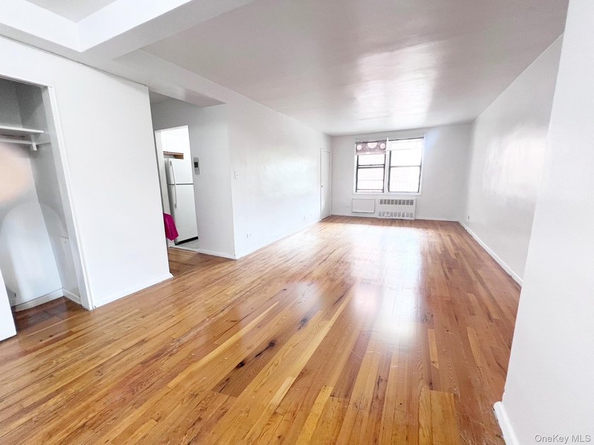 Welcome to this bright and spacious A-line 2-bedroom, 1-bath - photo 9