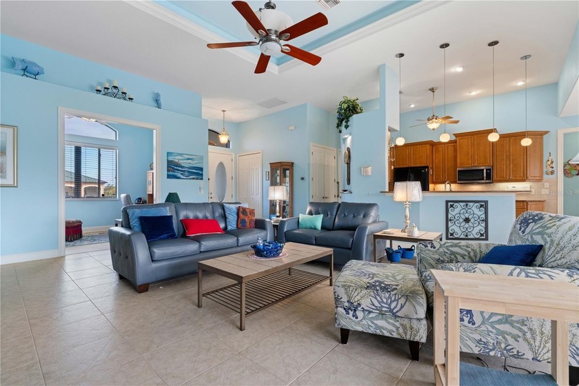 LAKEFRONT POOL HOME IN BURNT STORE LAKES W/SOUTHERN REAR - photo 3