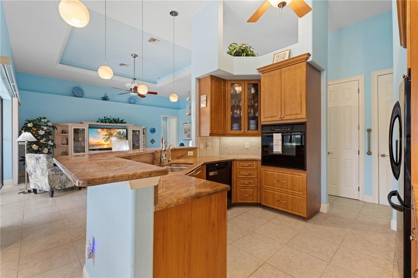 LAKEFRONT POOL HOME IN BURNT STORE LAKES W/SOUTHERN REAR - photo 8