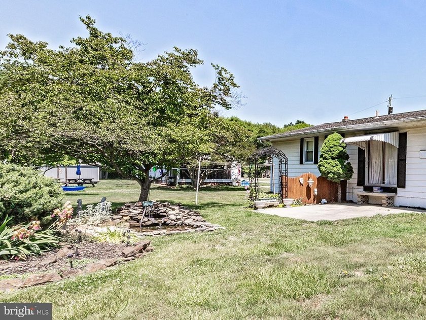 Welcome to this solidly built, one-owner ranch home located in - photo 3