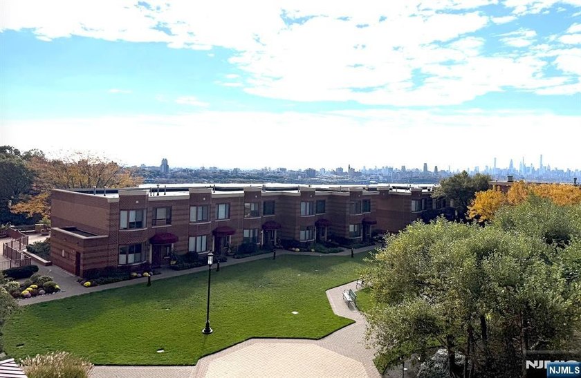 Welcome to THE PALISADES this move-in ready 1-bedroom - photo 3