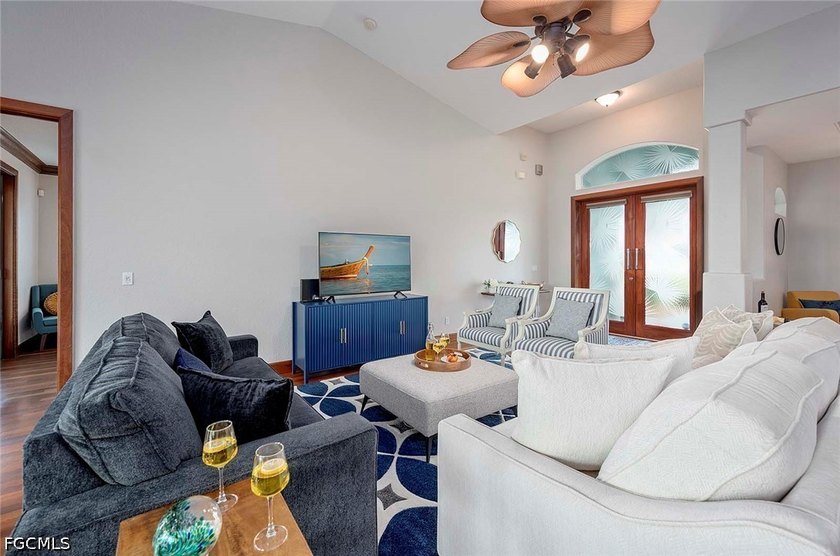 Beautiful 4-bedroom, 2-bathroom waterfront home located in - photo 7