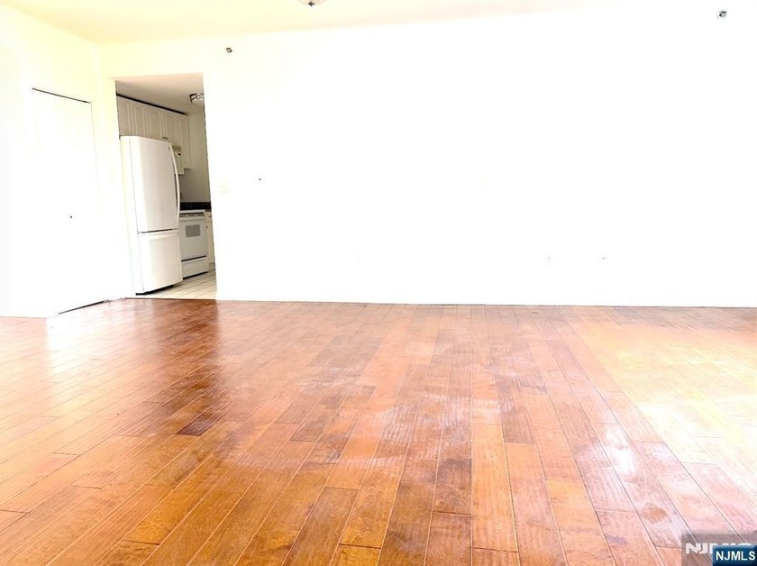 Welcome to THE PALISADES this move-in ready 1-bedroom - photo 8