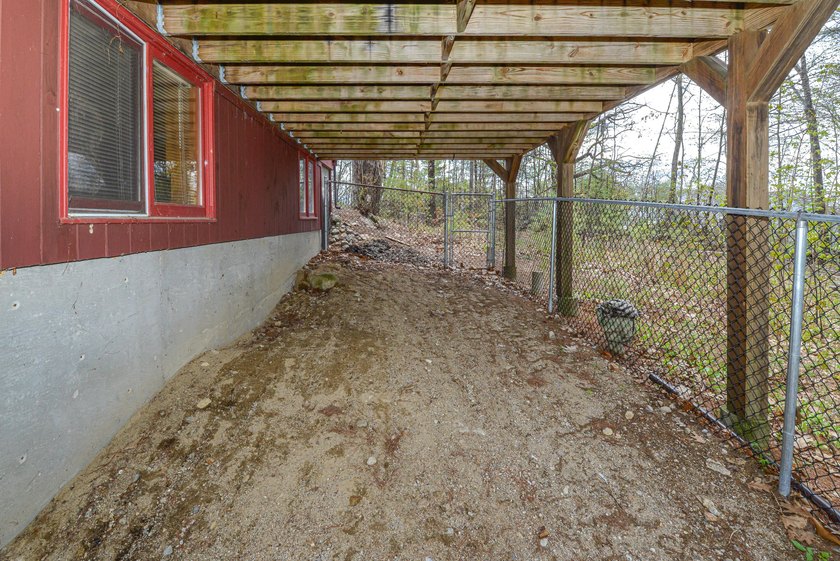 Cozy 2 BR, 2 Bath log sided home with knotty pine interior on a - photo 15