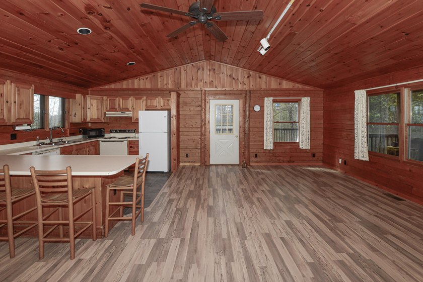 Cozy 2 BR, 2 Bath log sided home with knotty pine interior on a - photo 17