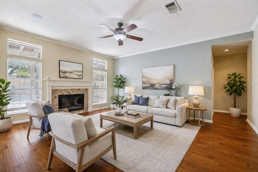 Wonderful single-story home offering tranquil canal views right - photo 5