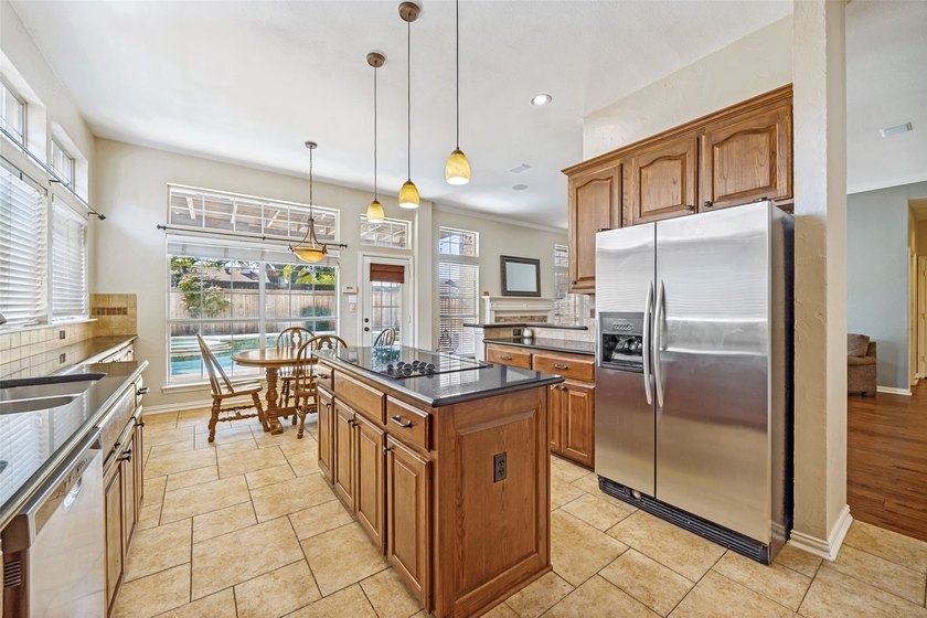 Wonderful single-story home offering tranquil canal views right - photo 8