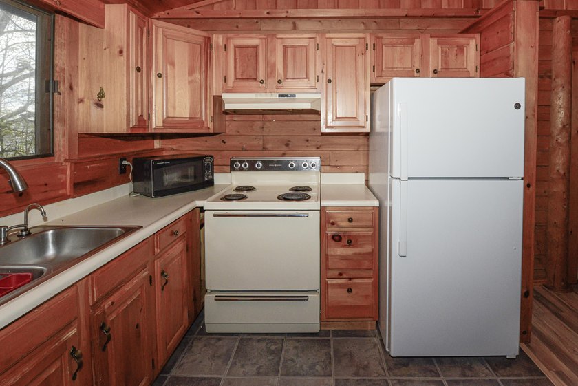 Cozy 2 BR, 2 Bath log sided home with knotty pine interior on a - photo 31
