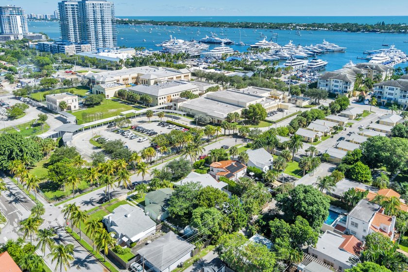 Historic charm meets modern luxury in this beautifully updated 3 - photo 33