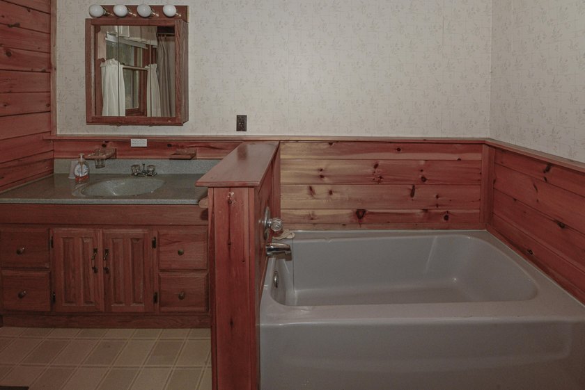 Cozy 2 BR, 2 Bath log sided home with knotty pine interior on a - photo 37