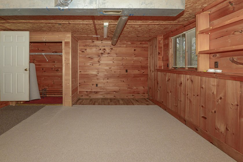 Cozy 2 BR, 2 Bath log sided home with knotty pine interior on a - photo 44