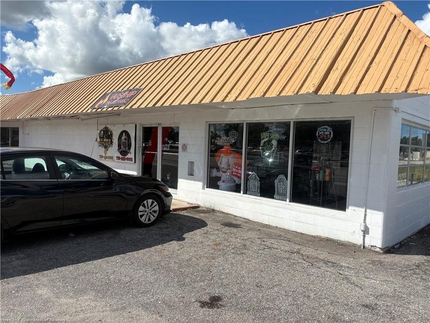 A prime Location in Moore Haven Florida, 4 Unit Zoned Commercial - photo 2