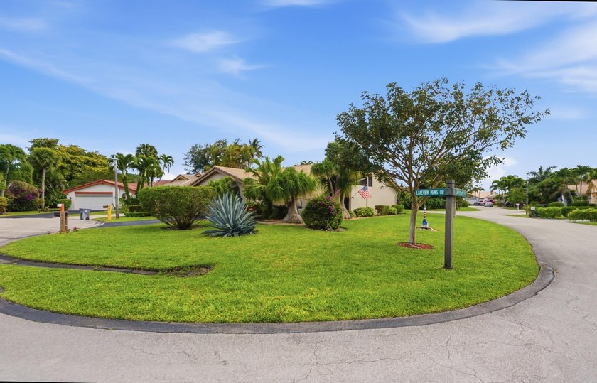 Nestled in the sought-after Villas of Green Glen within the - photo 3