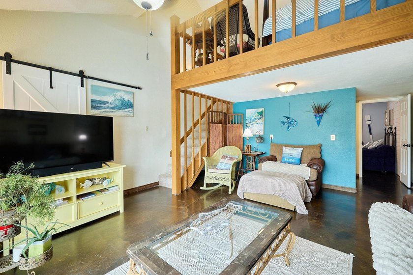 INVESTMENT PROPERTY? 3 RENTABLE UNITS! on Lake Hamilton! Welcome - photo 14