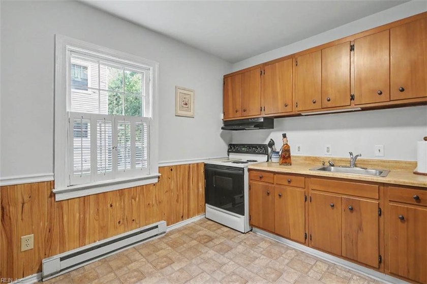 This classic Hilton charmer is move-in ready and full of - photo 14