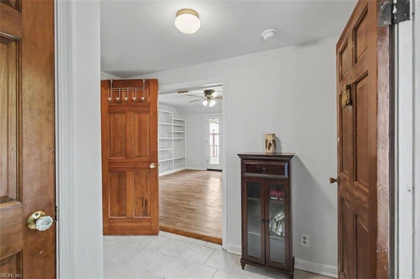 This classic Hilton charmer is move-in ready and full of - photo 17