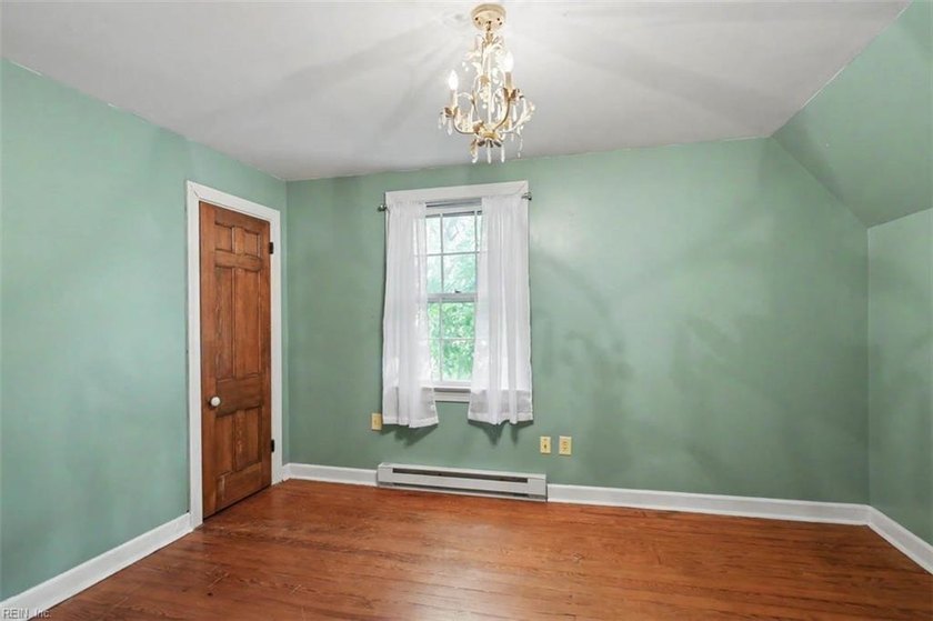 This classic Hilton charmer is move-in ready and full of - photo 23