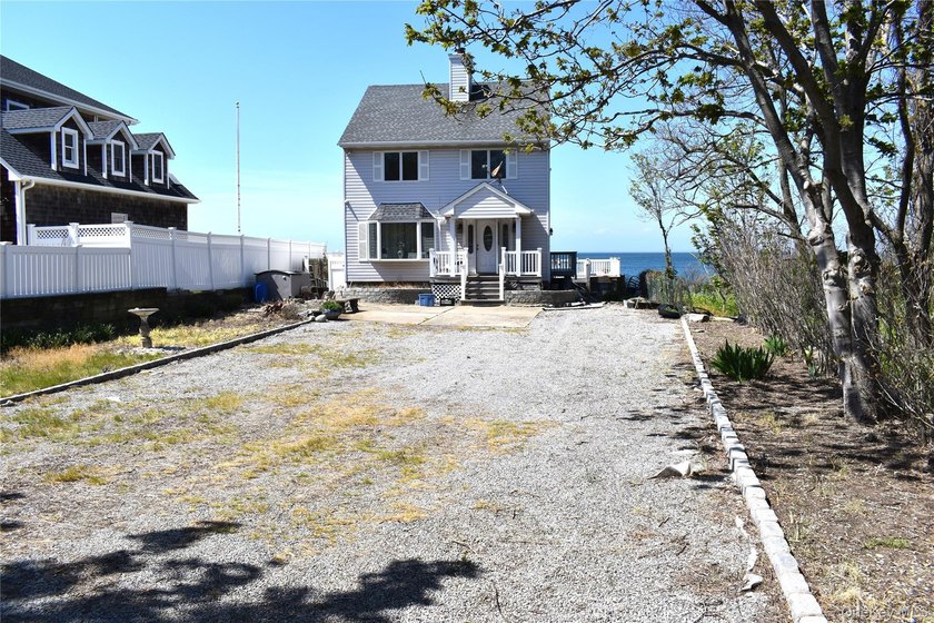Welcome to this One-of-a-Kind 4-Bedroom, Custom Built Colonial - photo 24