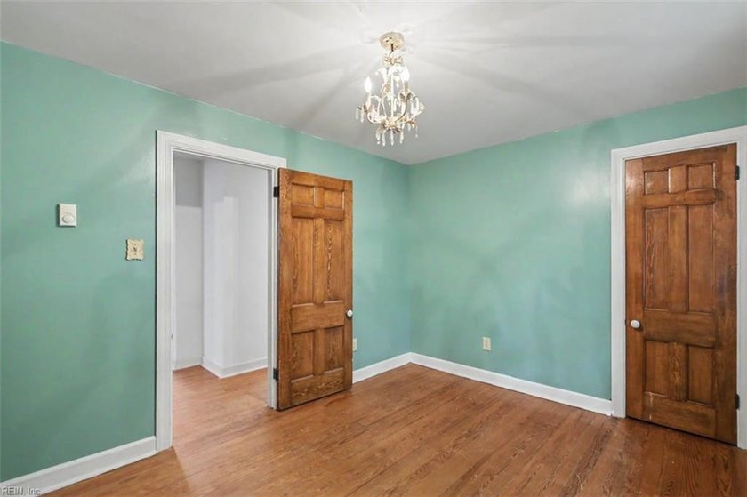 This classic Hilton charmer is move-in ready and full of - photo 24