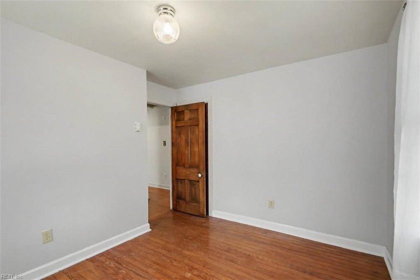 This classic Hilton charmer is move-in ready and full of - photo 28