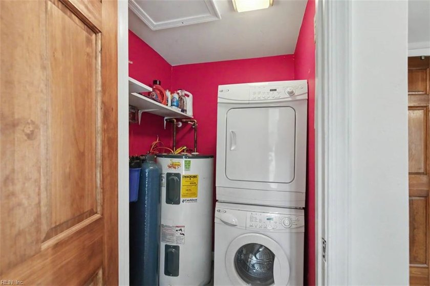 This classic Hilton charmer is move-in ready and full of - photo 31