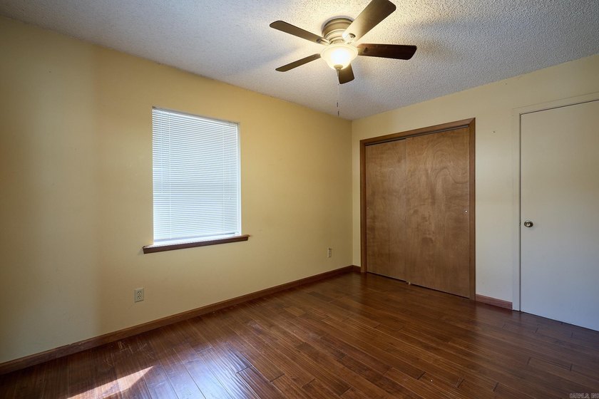 INVESTMENT PROPERTY? 3 RENTABLE UNITS! on Lake Hamilton! Welcome - photo 32