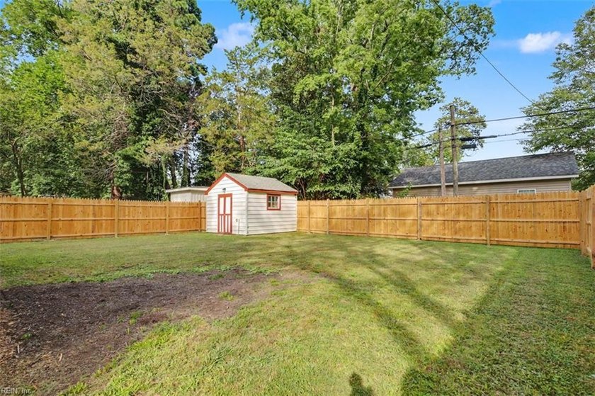 This classic Hilton charmer is move-in ready and full of - photo 33