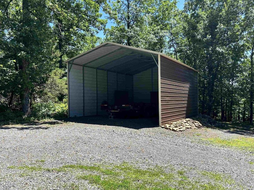 3 bd / 2 bath home. It has a circle drive with RV / boat parking - photo 5