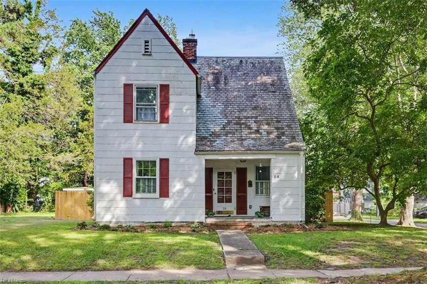 This classic Hilton charmer is move-in ready and full of - photo 36