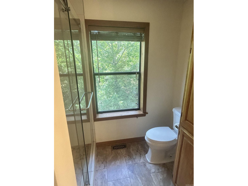 3 bd / 2 bath home. It has a circle drive with RV / boat parking - photo 7