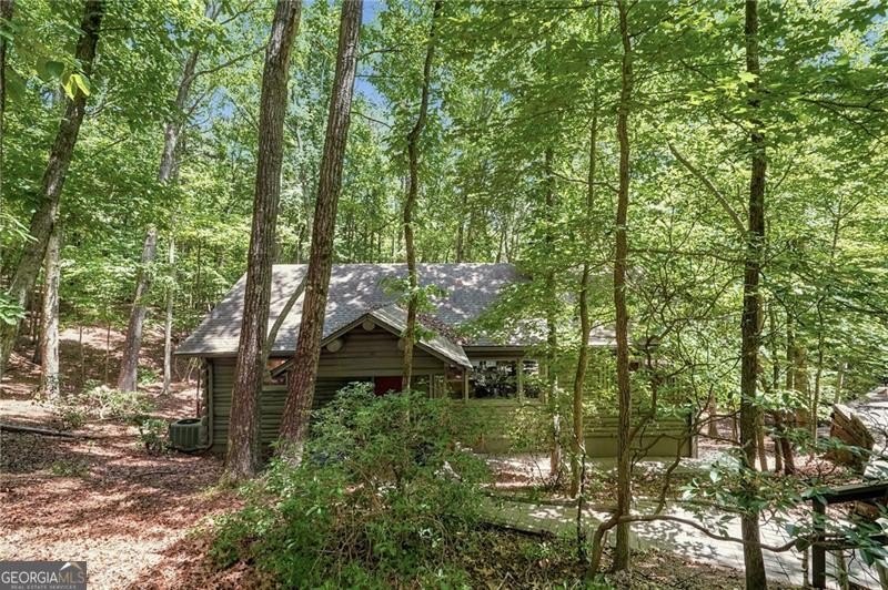 This light and bright 4 BR with 2 Full Bath design home is a - photo 37
