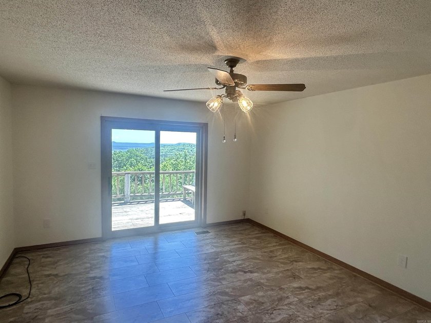 3 bd / 2 bath home. It has a circle drive with RV / boat parking - photo 8