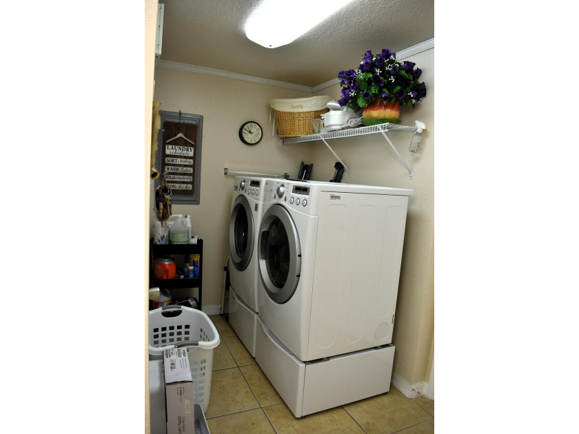 Great 3 Bedroom Corner Unit with 2 Car Garage at The Belmont! - photo 18