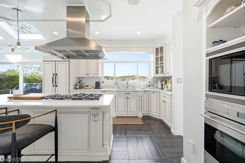 Modern Lakefront Masterpiece: A California-Style Sanctuary - photo 12