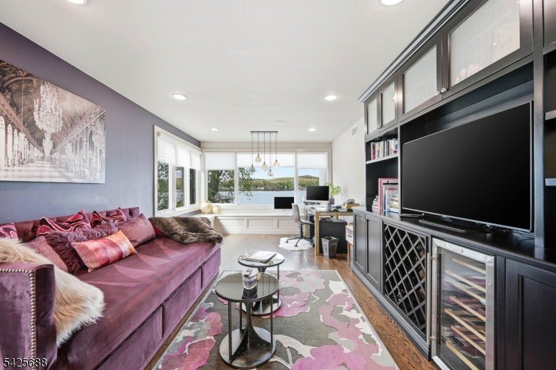 Modern Lakefront Masterpiece: A California-Style Sanctuary - photo 21