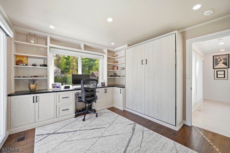 Modern Lakefront Masterpiece: A California-Style Sanctuary - photo 26