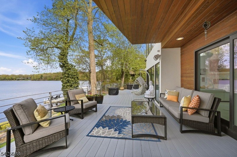 Modern Lakefront Masterpiece: A California-Style Sanctuary - photo 28