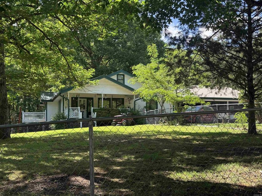 Looking for peaceful country living with lots of space? Or a - photo 2