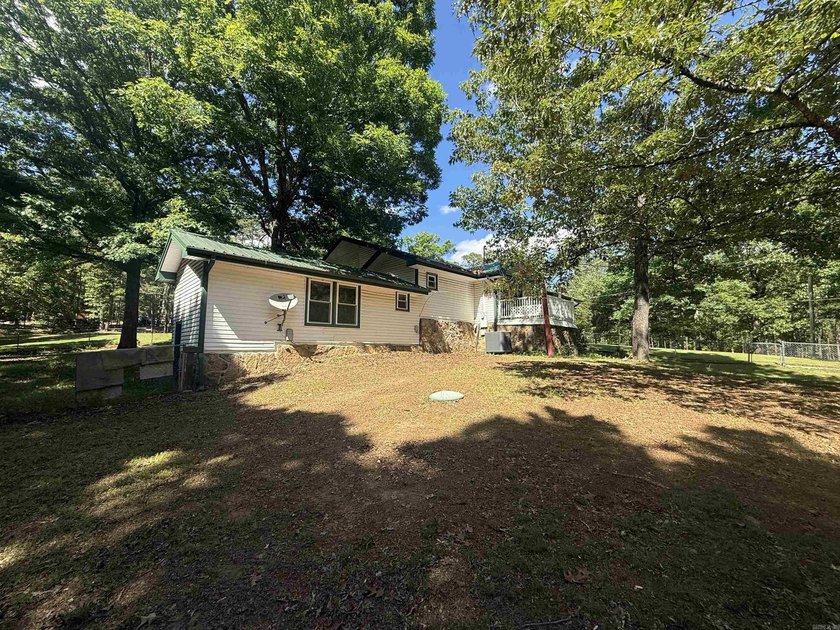 Looking for peaceful country living with lots of space? Or a - photo 3
