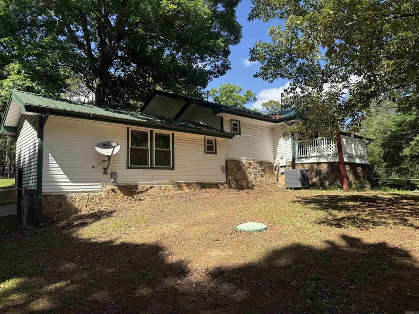Looking for peaceful country living with lots of space? Or a - photo 6