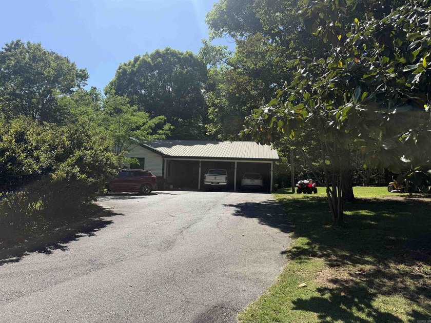 Looking for peaceful country living with lots of space? Or a - photo 8