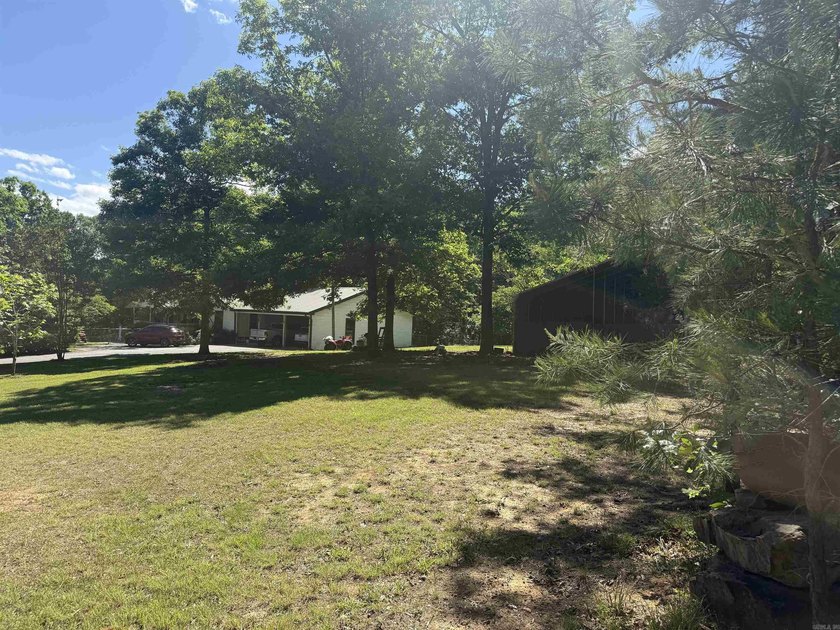 Looking for peaceful country living with lots of space? Or a - photo 10