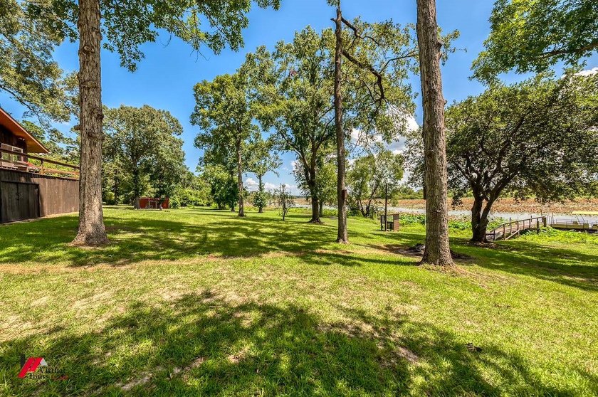 Toledo Bend lakefront home. Near Circle Drive marina. Central - photo 13