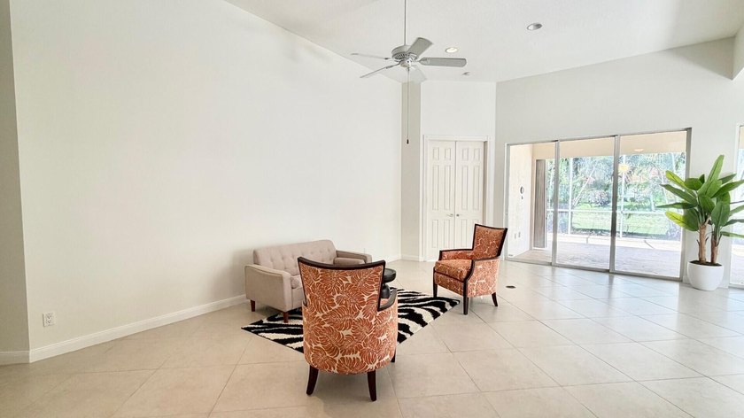 NEW ROOF 2024!! Beautifully maintained 3-bedroom + den, 2-bath - photo 3