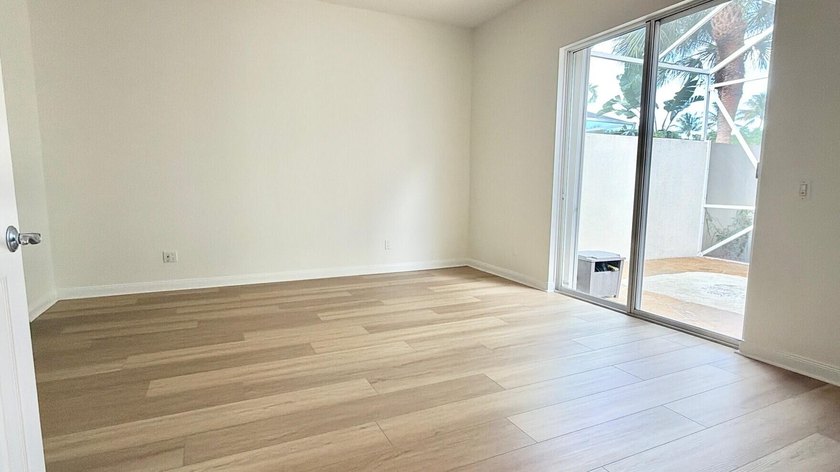 NEW ROOF 2024!! Beautifully maintained 3-bedroom + den, 2-bath - photo 10