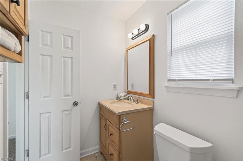 This home is in great condition featuring 3 bedrooms and 2.5 - photo 26